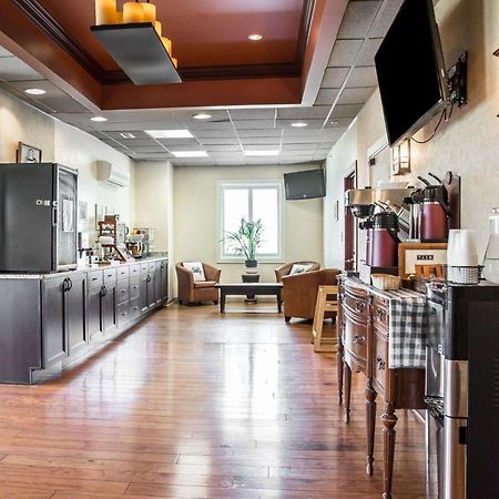 Island Inn & Suites, Ascend Hotel Collection Piney Point Extérieur photo