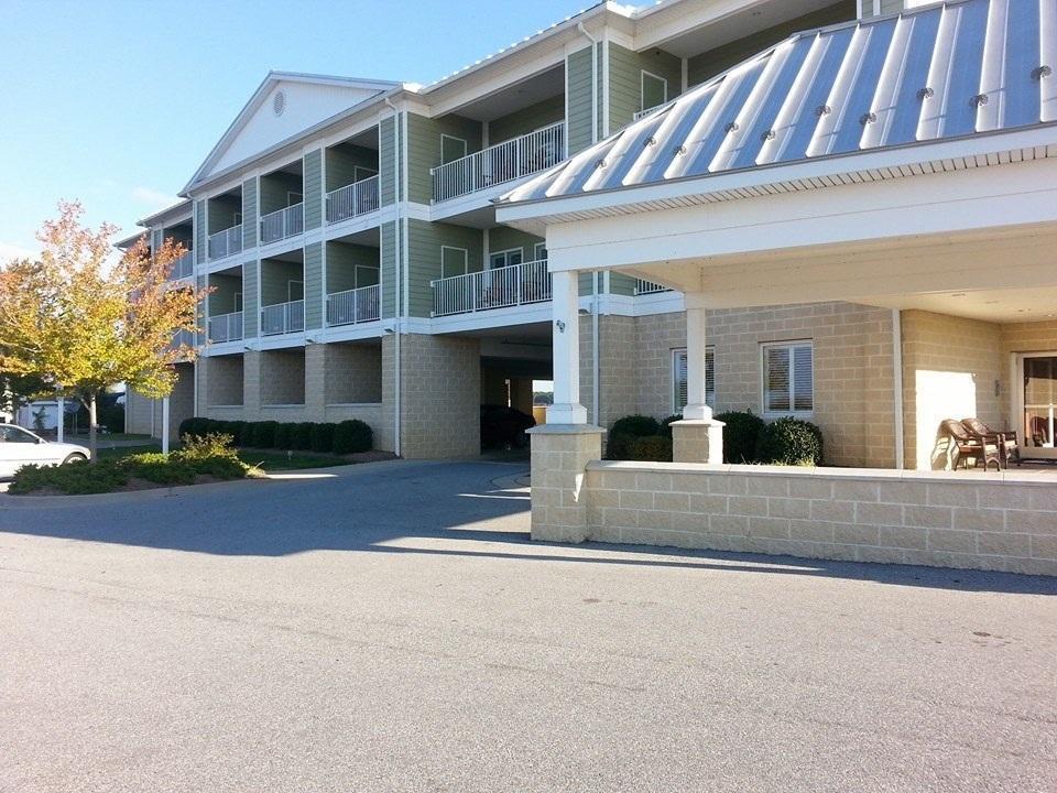Island Inn & Suites, Ascend Hotel Collection Piney Point Extérieur photo