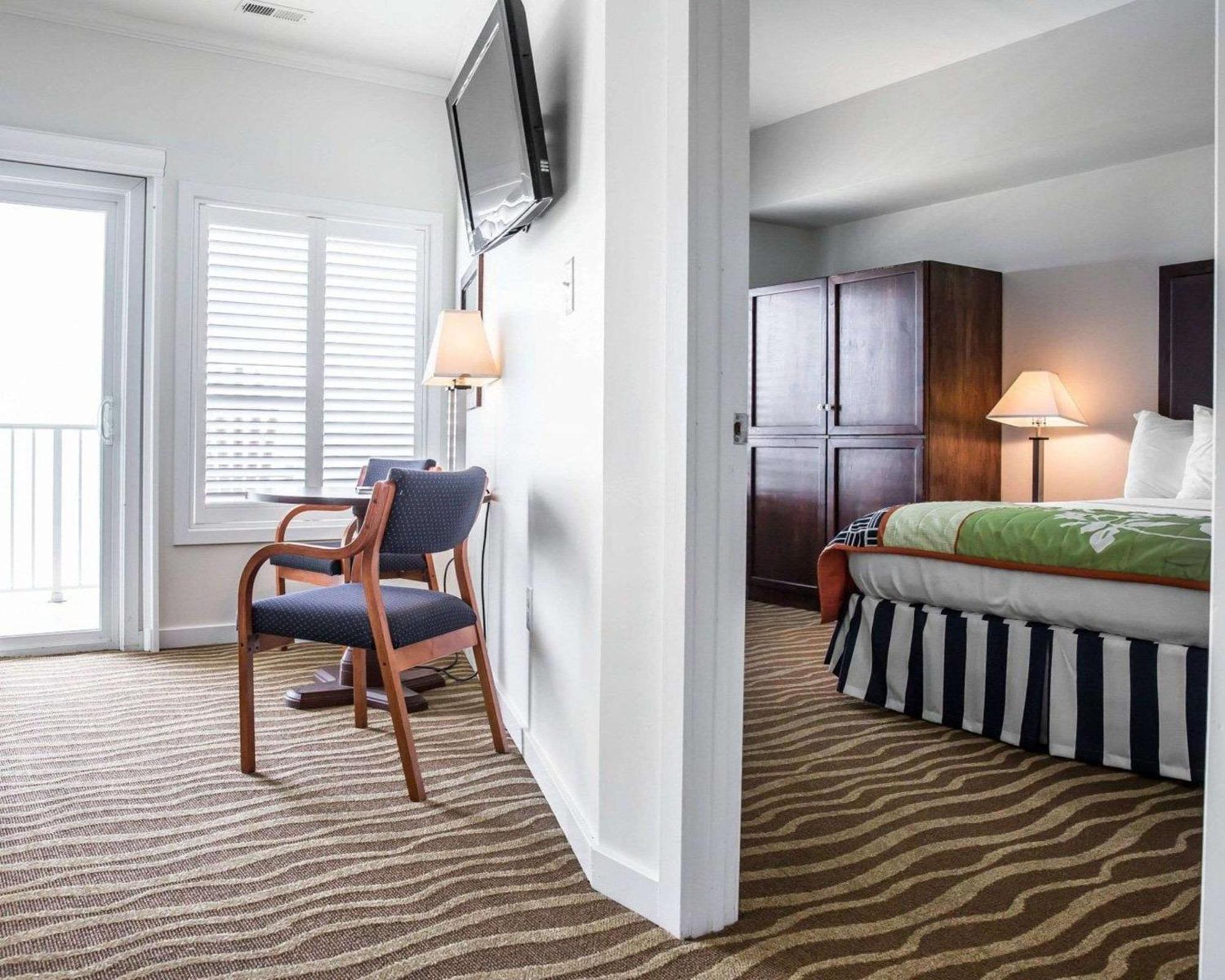 Island Inn & Suites, Ascend Hotel Collection Piney Point Extérieur photo