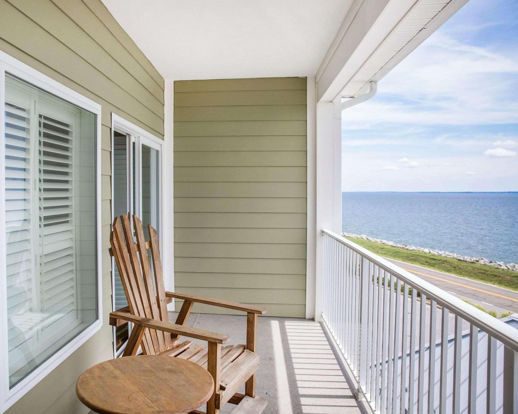 Island Inn & Suites, Ascend Hotel Collection Piney Point Extérieur photo