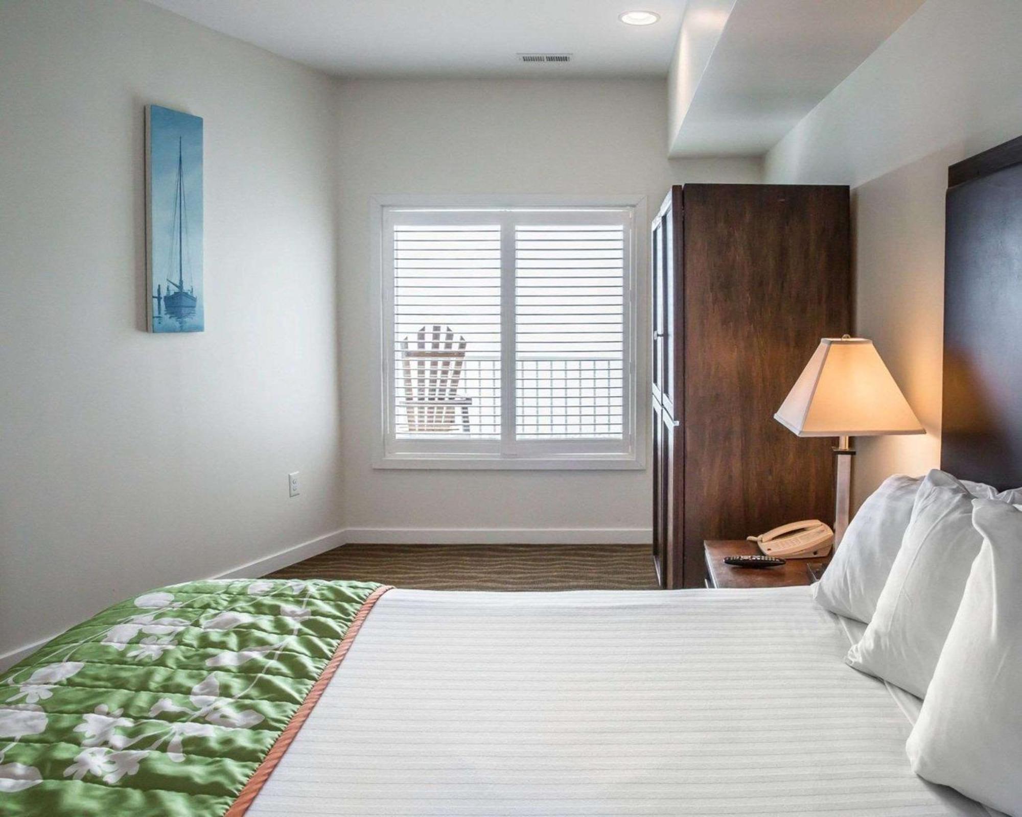 Island Inn & Suites, Ascend Hotel Collection Piney Point Extérieur photo