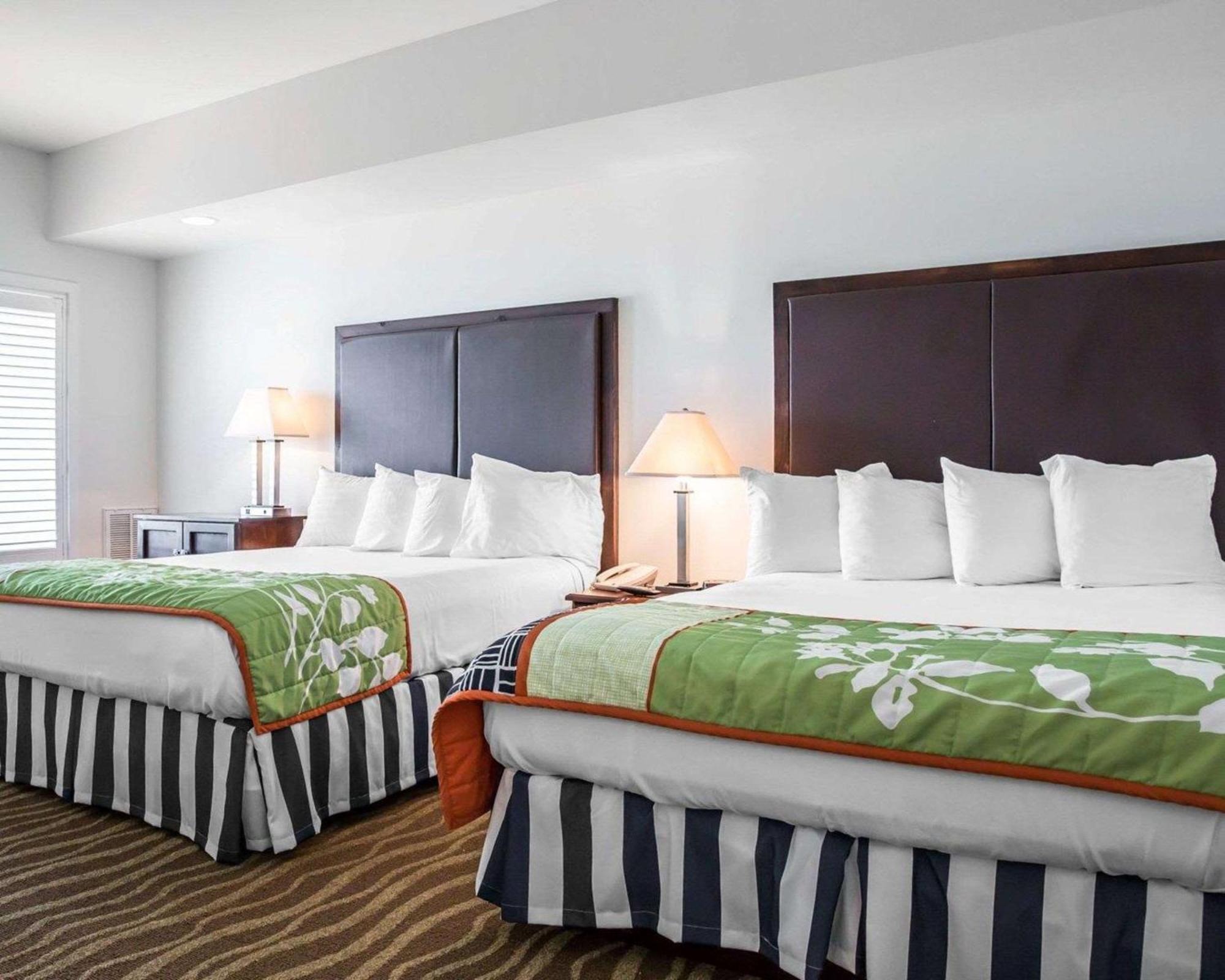 Island Inn & Suites, Ascend Hotel Collection Piney Point Extérieur photo