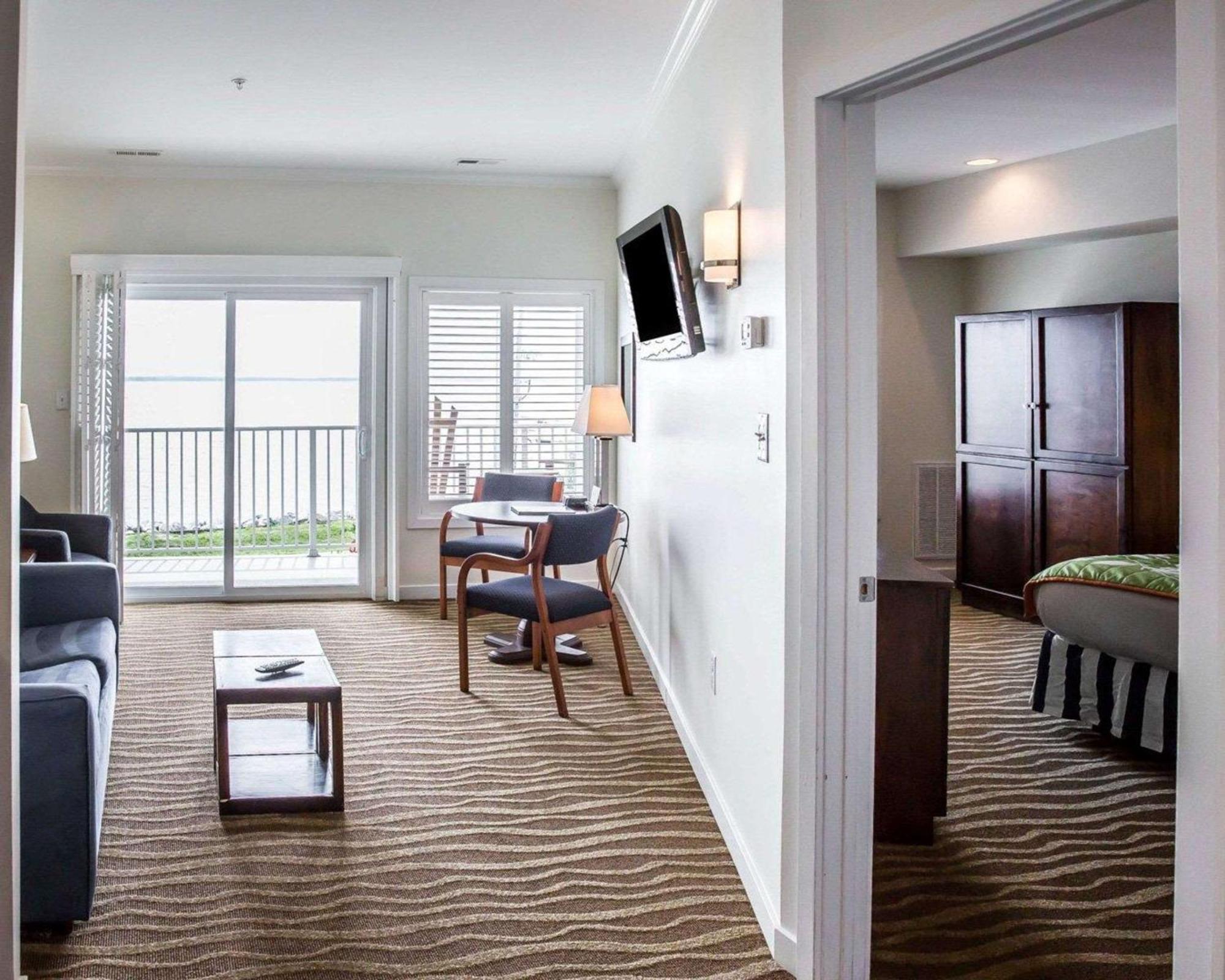 Island Inn & Suites, Ascend Hotel Collection Piney Point Extérieur photo