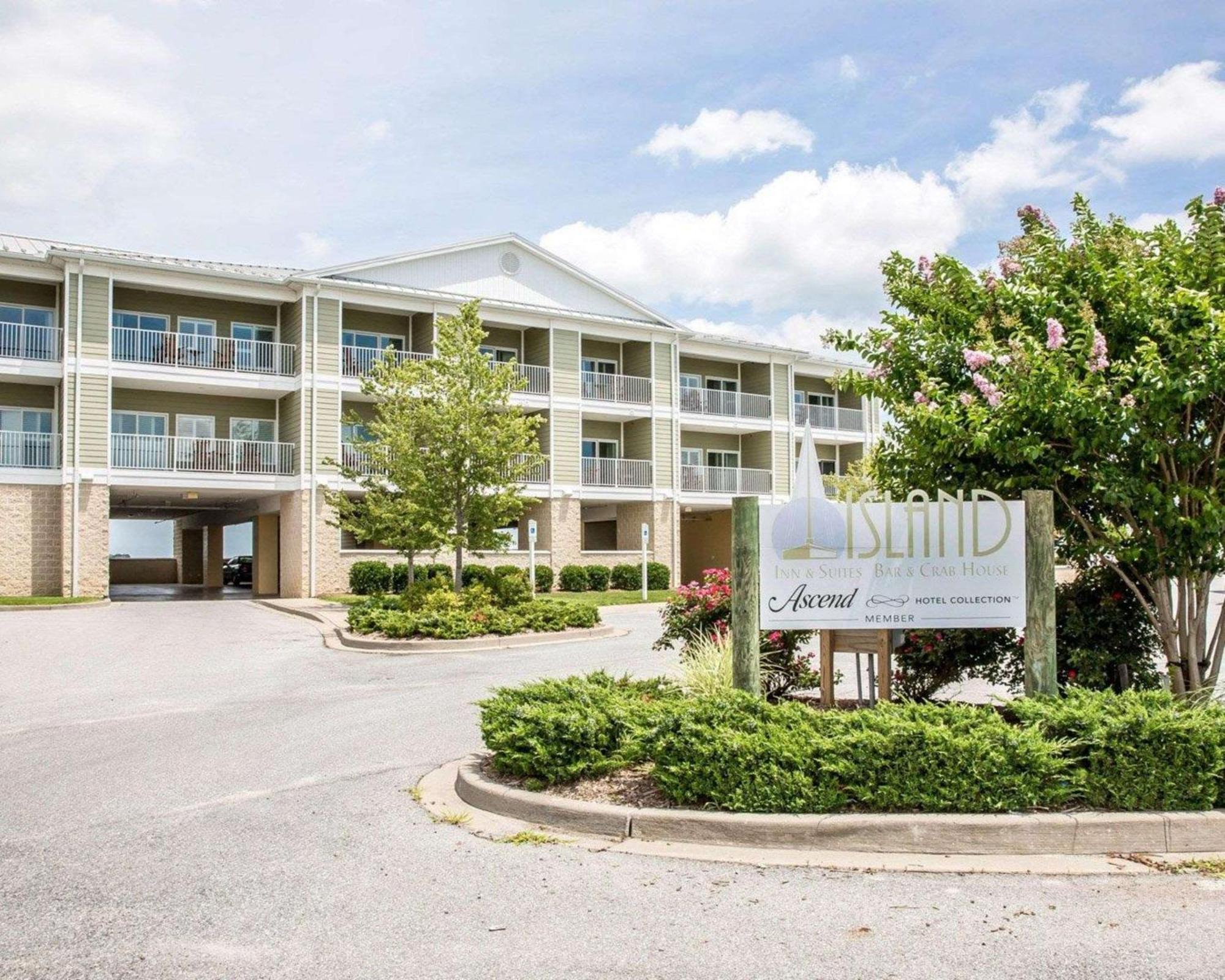 Island Inn & Suites, Ascend Hotel Collection Piney Point Extérieur photo