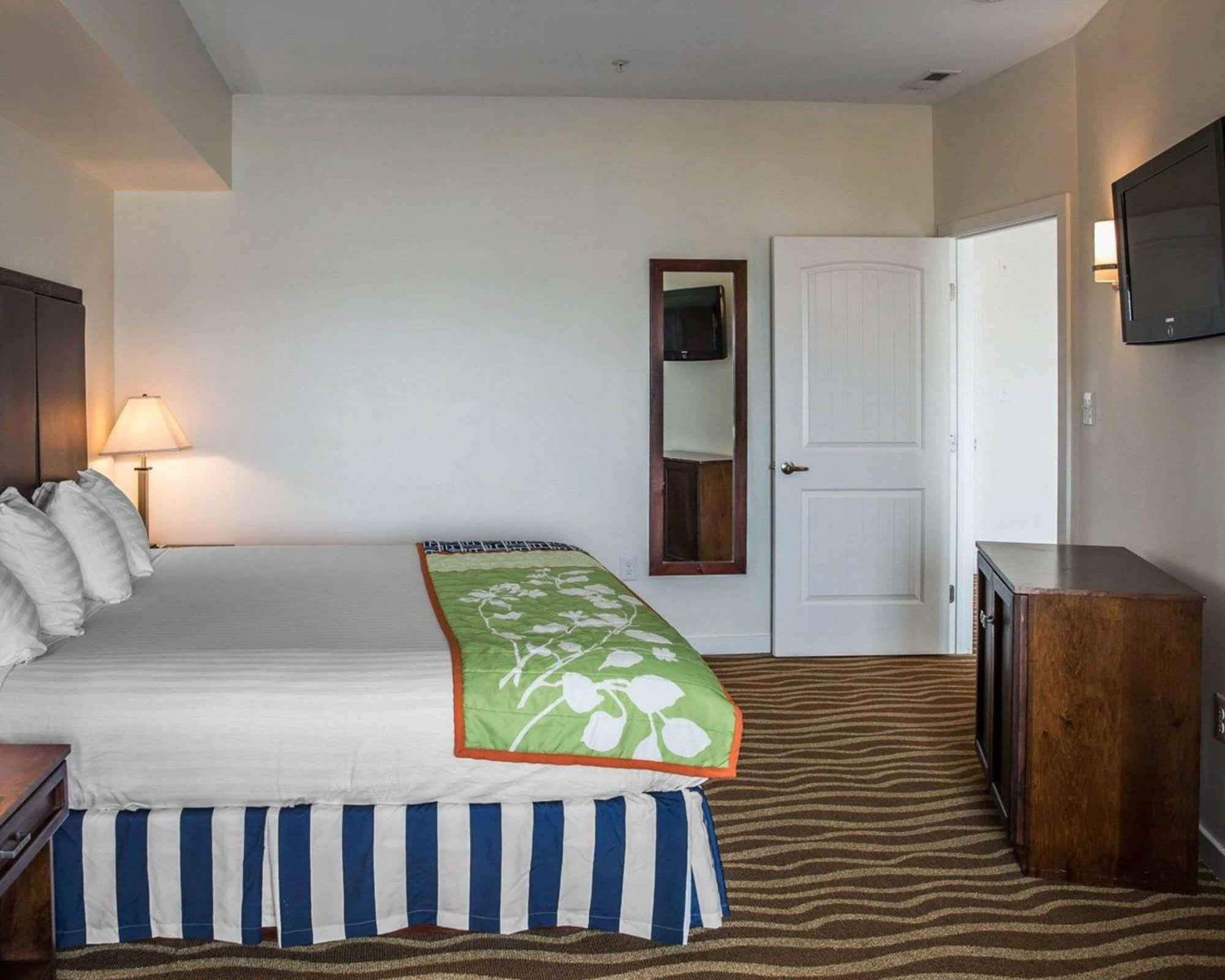 Island Inn & Suites, Ascend Hotel Collection Piney Point Extérieur photo