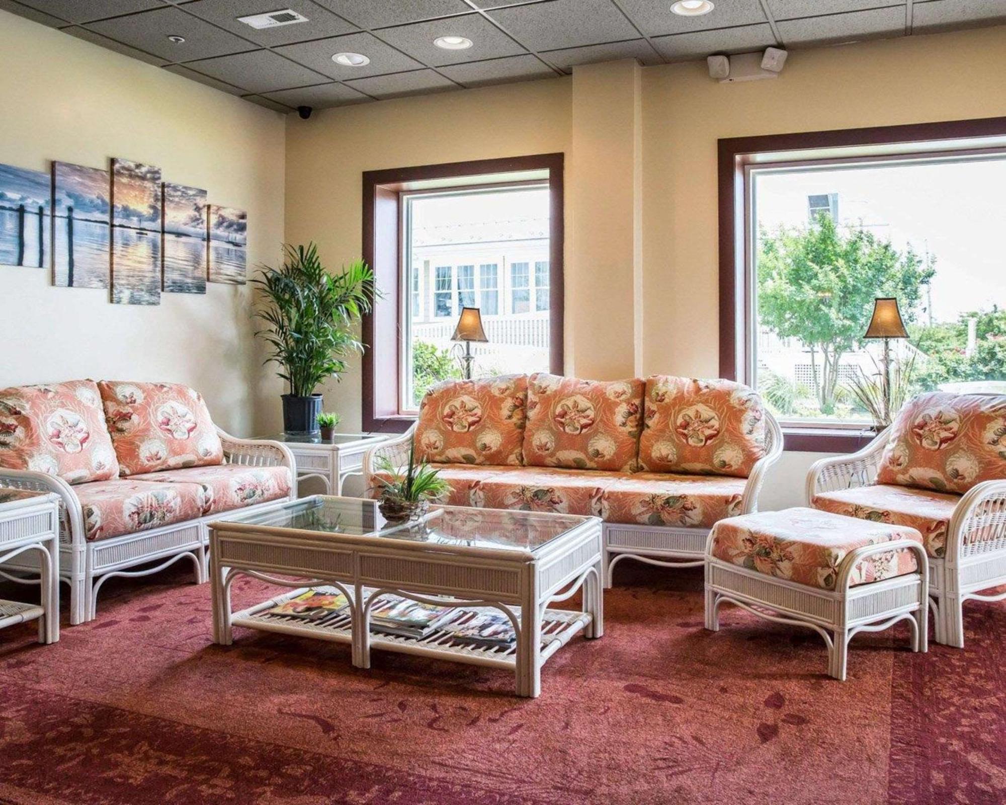 Island Inn & Suites, Ascend Hotel Collection Piney Point Extérieur photo