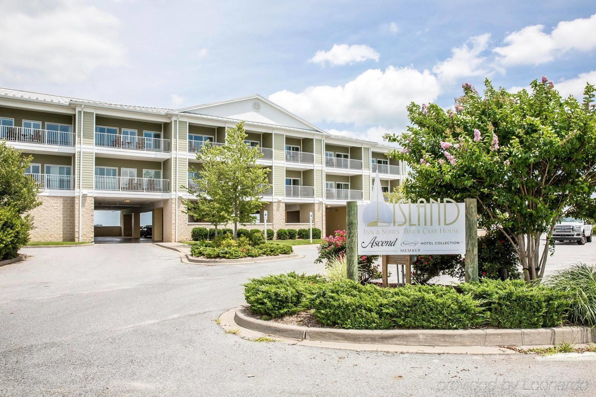 Island Inn & Suites, Ascend Hotel Collection Piney Point Extérieur photo