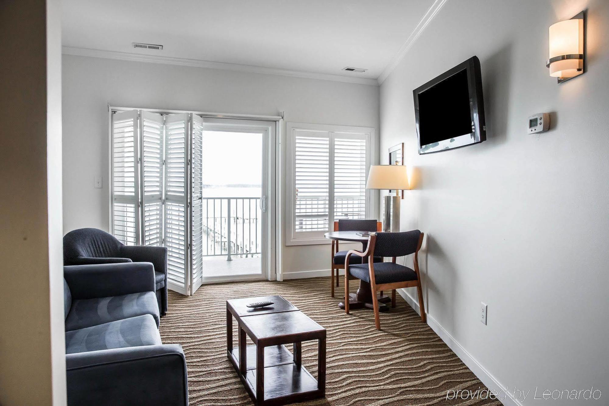 Island Inn & Suites, Ascend Hotel Collection Piney Point Extérieur photo